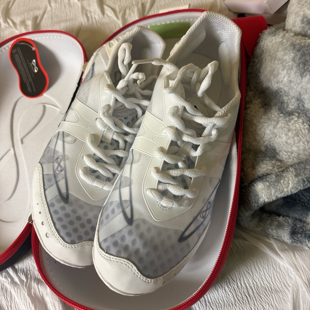NFINITY Vengeance White Sneakers